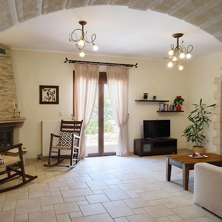 Ageri Traditional Villa Aryiroúpolis Esterno foto